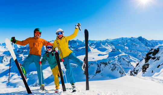 Rodzina na nartach w Valais