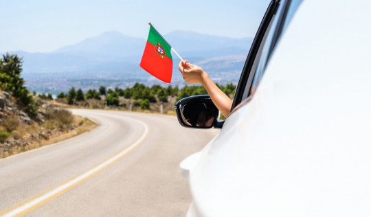 portugalia samochod na drodze