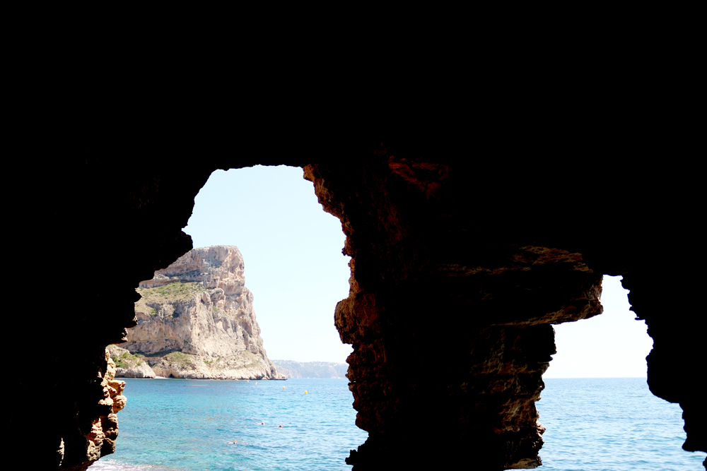 moraira jaskinia cova dels arcs